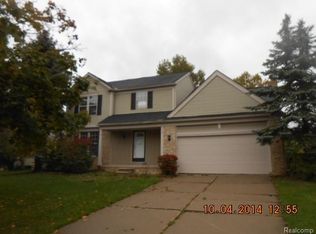 5534 Greenbriar Dr, West Bloomfield, MI 48322