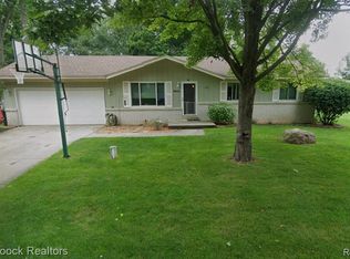 6620 Locustview Ct, West Bloomfield, MI