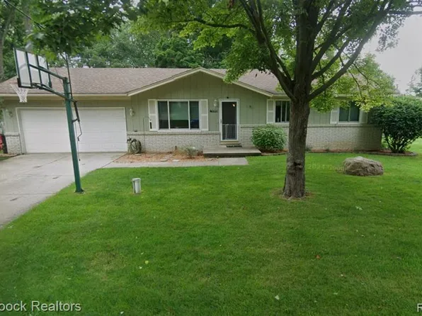 6620 Locustview Ct, West Bloomfield, MI 48324