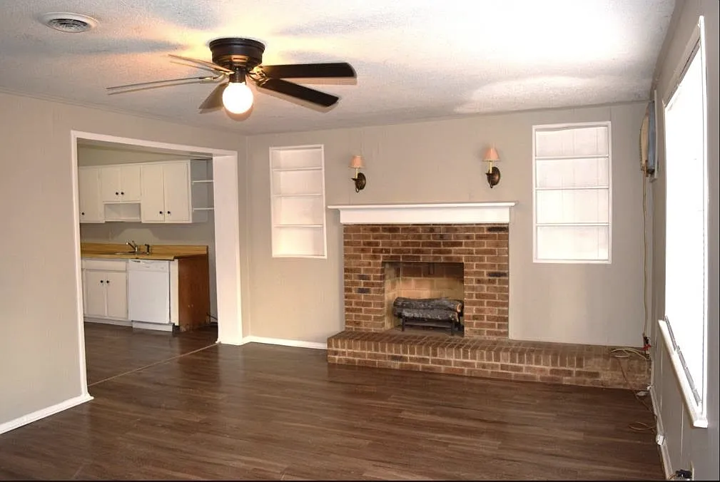 4 bed, 2.0 bath, $1,255 — Photo 3