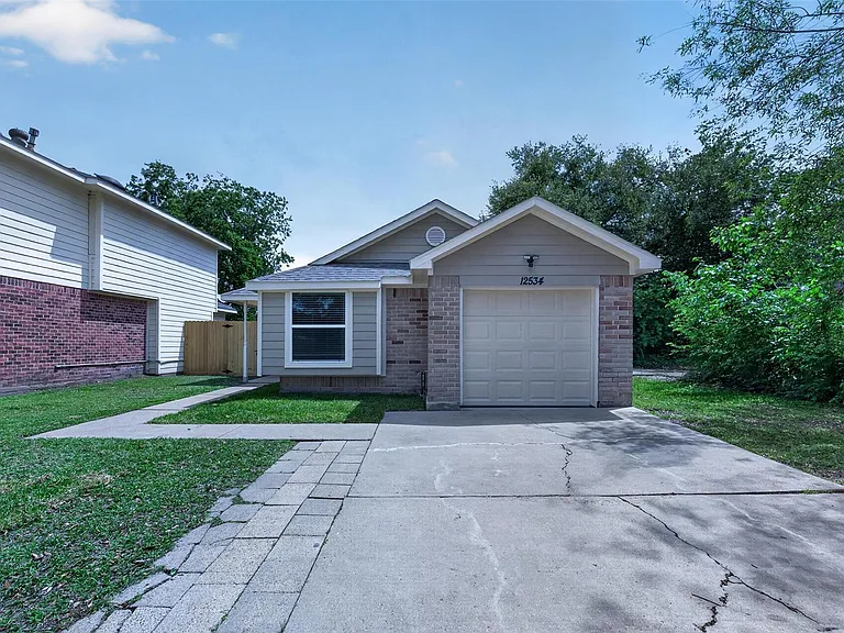 12534 Warrenwood Dr — Photo 2