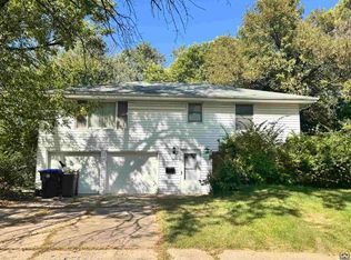 4306 SW 30th St, Topeka, KS 66614