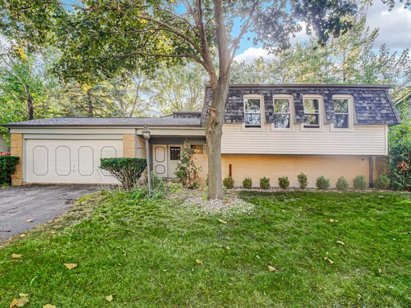308 Pacific Dr, Bolingbrook, IL 60440