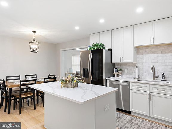 3rd image of 107 Foxtail Cir