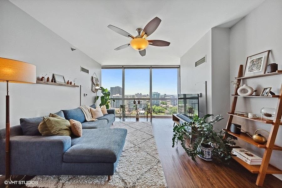 1st image of 1841 S Calumet Ave APT 1710