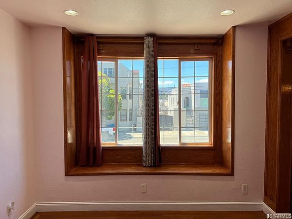 5th image of 1454 Thomas Ave