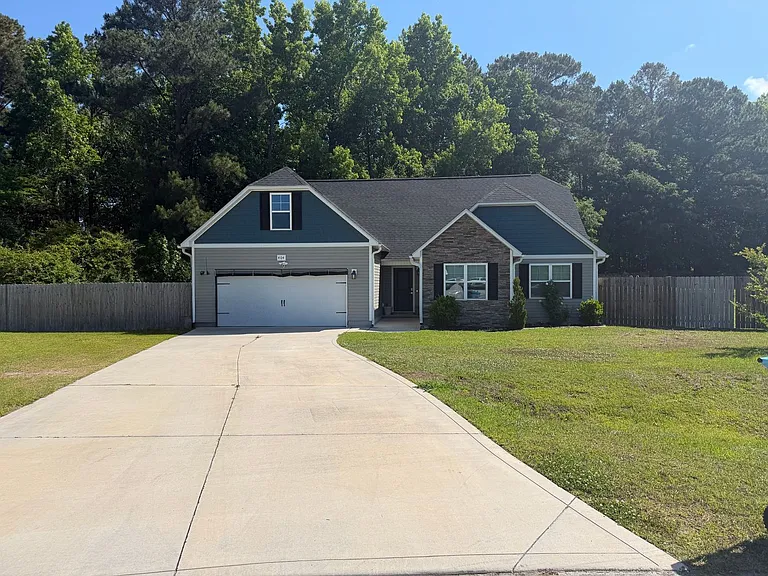 404 Christopher Columbus Ter — Photo 1