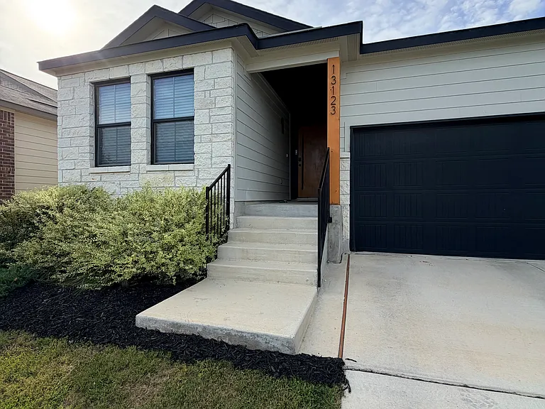13123 Bay Point Way — Photo 2