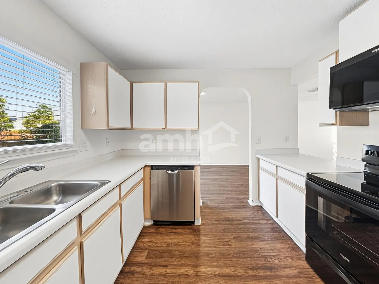 3 bed, 2.5 bath, 1582 sqft, $1,620 — Photo 4