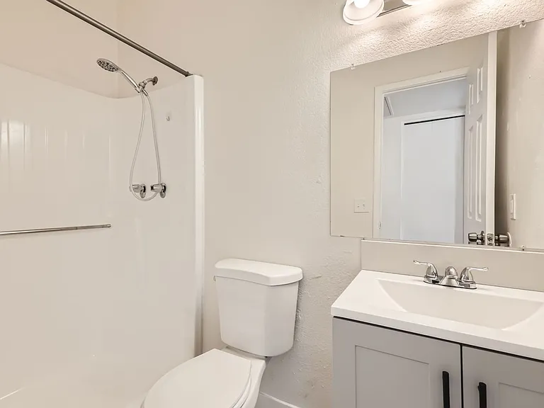 2826 E Le Marche Ave — Photo 11
