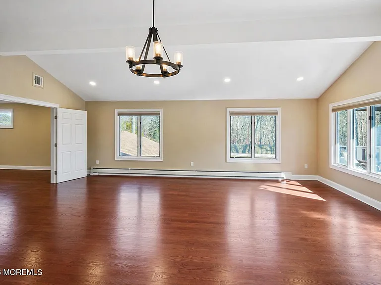437 Adamston Rd — Photo 23