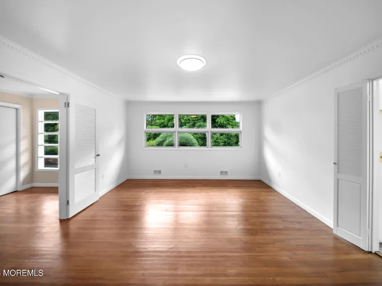 170 Bingham Ave — Photo 8