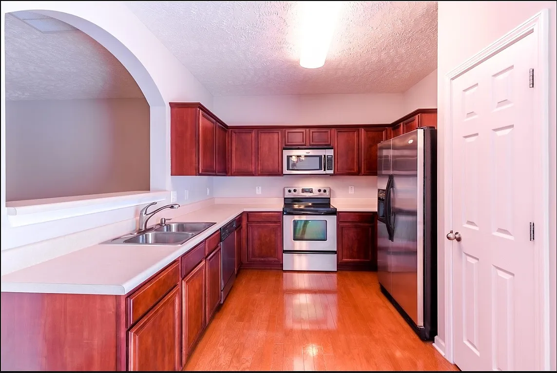 3 bed, 2.5 bath, 1724 sqft, $2,050 — Photo 3