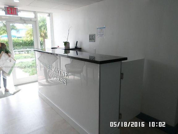 4th image of 11750 NE 16th Ave APT 402