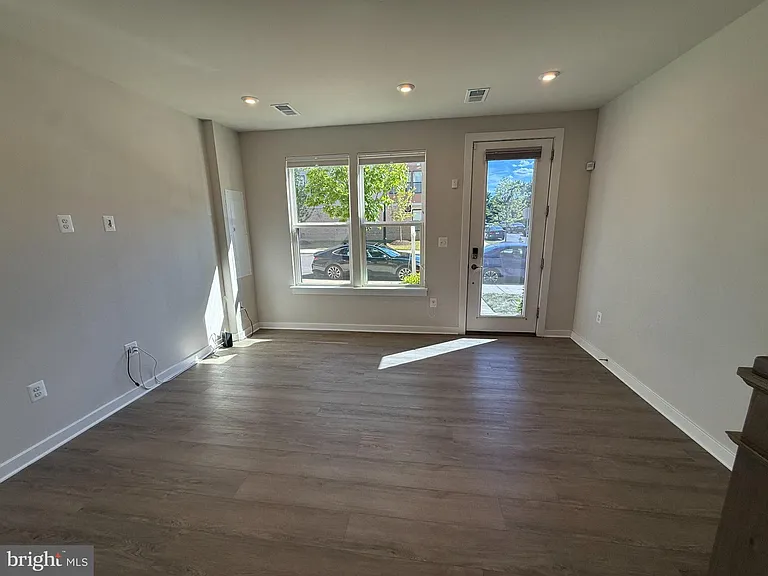 2505 Nicholson St — Photo 3
