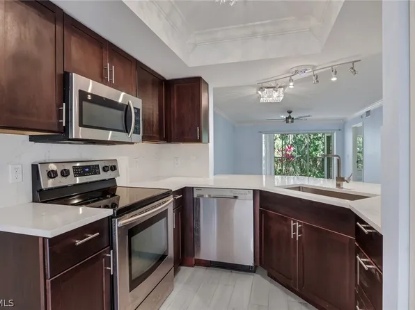 773 Wiggins Lake Dr APT 104, Naples, FL 34110