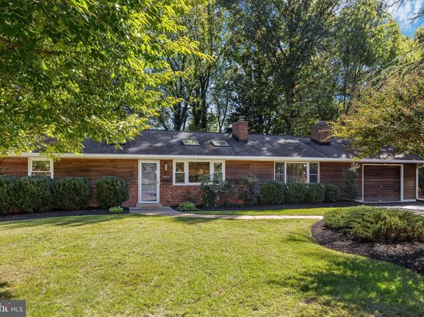 7811 Marthas Ln, Falls Church, VA 22043