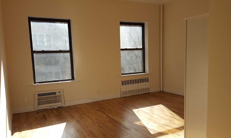 2nd image of 215 W 79th St APT 2A