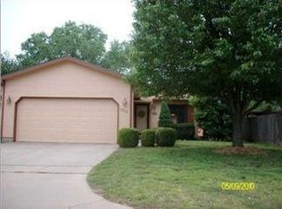 909 E 52nd St S, Wichita, KS 67216