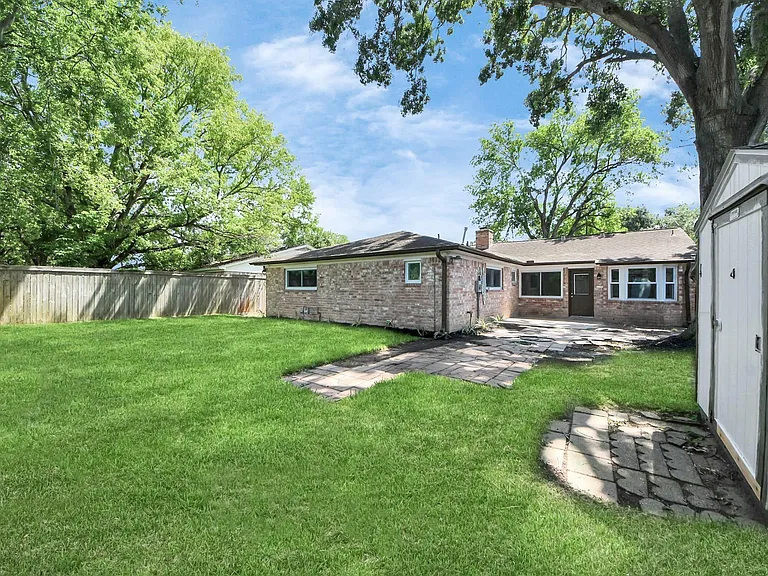 10602 Raydell Dr — Photo 4