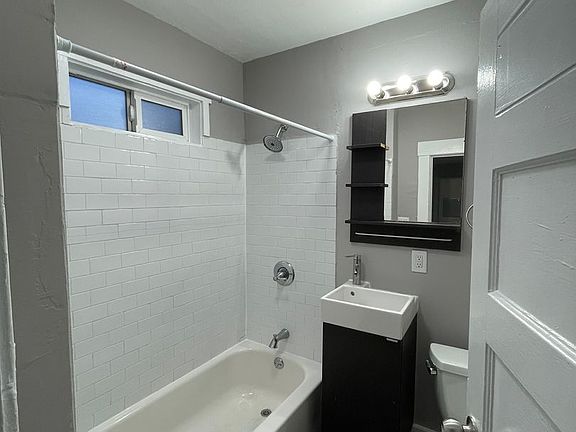 5th image of 854 36th St #A