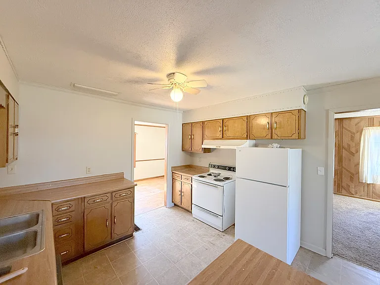 3811 Lakeview Dr NW — Photo 8