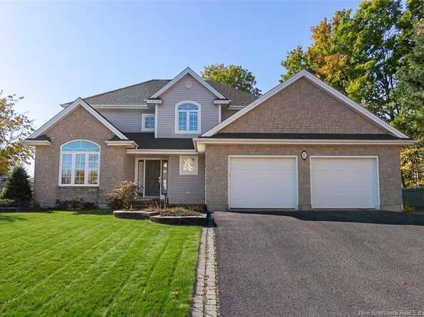 6 Willowdale Ct, Moncton, NB E1G 3V9