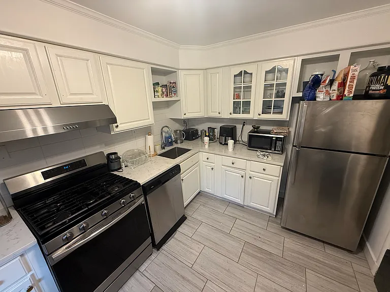 13th Pl NW — Photo 11