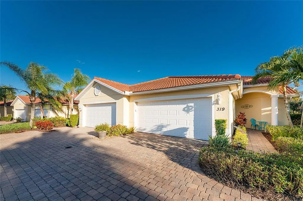 3 bed, 2.0 bath, 1765 sqft, $2,400 — Photo 2