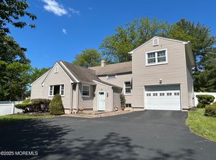 32 Merion Dr, Manalapan, NJ 07726