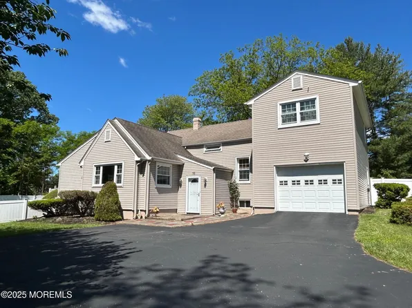 32 Merion Drive, Manalapan, NJ 07726