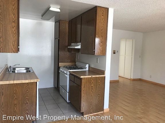 4th image of 12603 Oxnard St APT 9