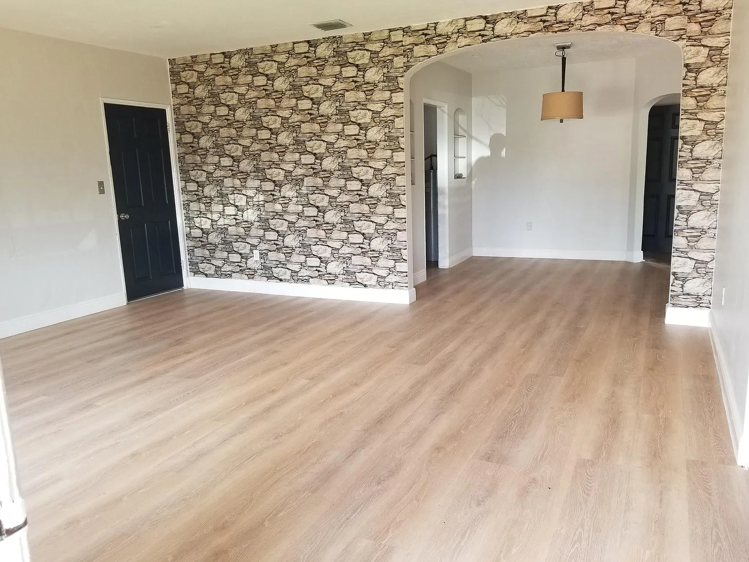 5 bed, 1749 sqft, $3,500 — Photo 3