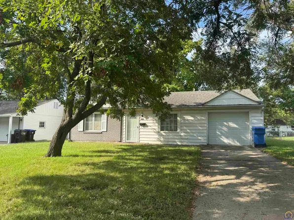 2429 SW Valley Brook Ln, Topeka, KS 66614