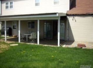 4 Hoover Ln, Bethpage, NY 11714