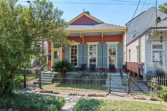 808 Lyons St — Photo 1