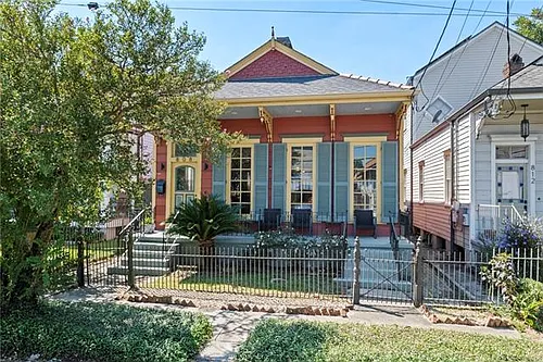 808 Lyons St Photo 1