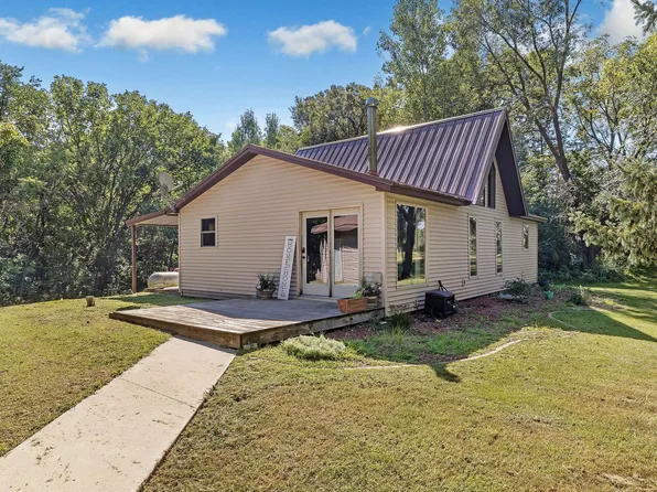 22301 5th St NW, New London, MN 56273