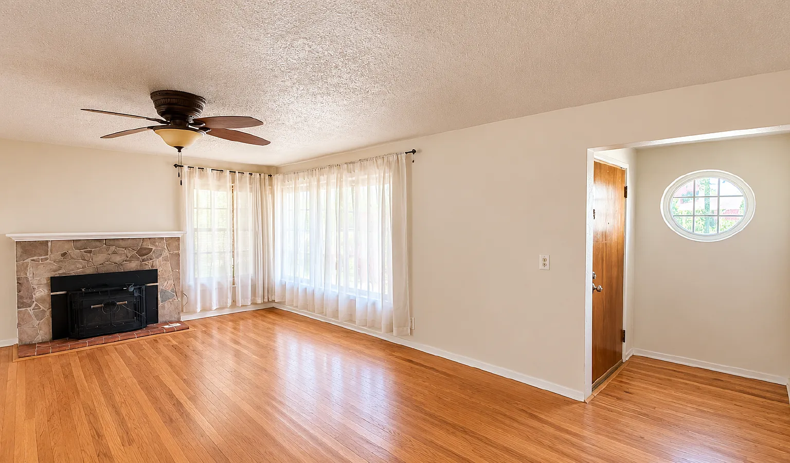 3 bed, 1.0 bath, $1,650 — Photo 4