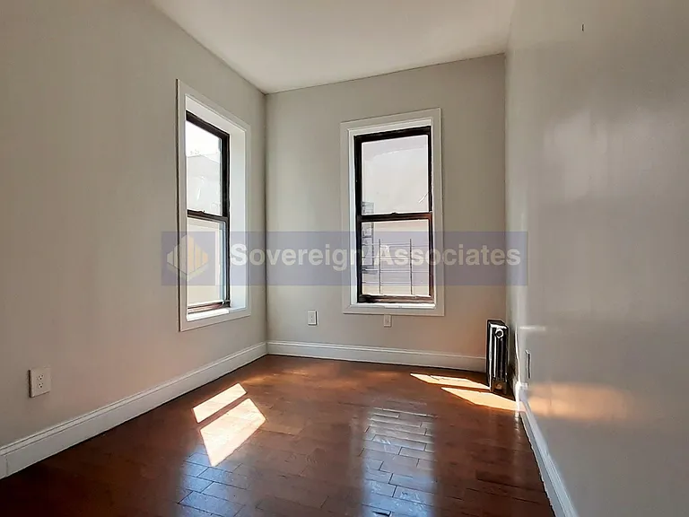 2254 5th Ave #14 — Photo 9