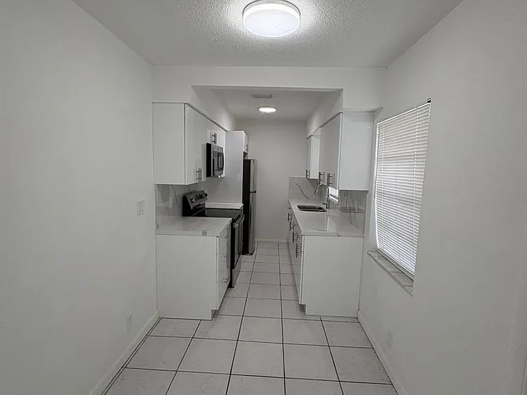 4031 NW 30th Ter #1 — Photo 4