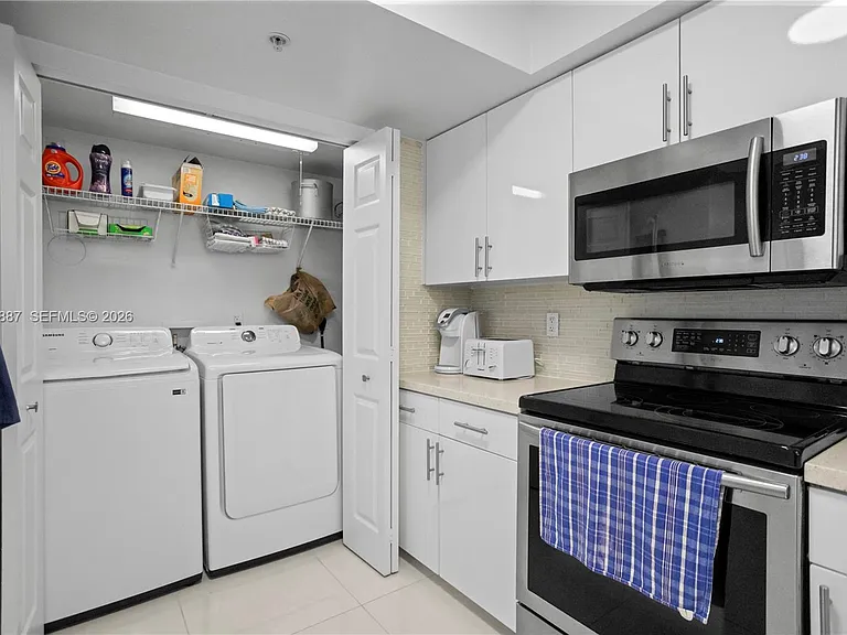 529 E Sheridan St #307 — Photo 3