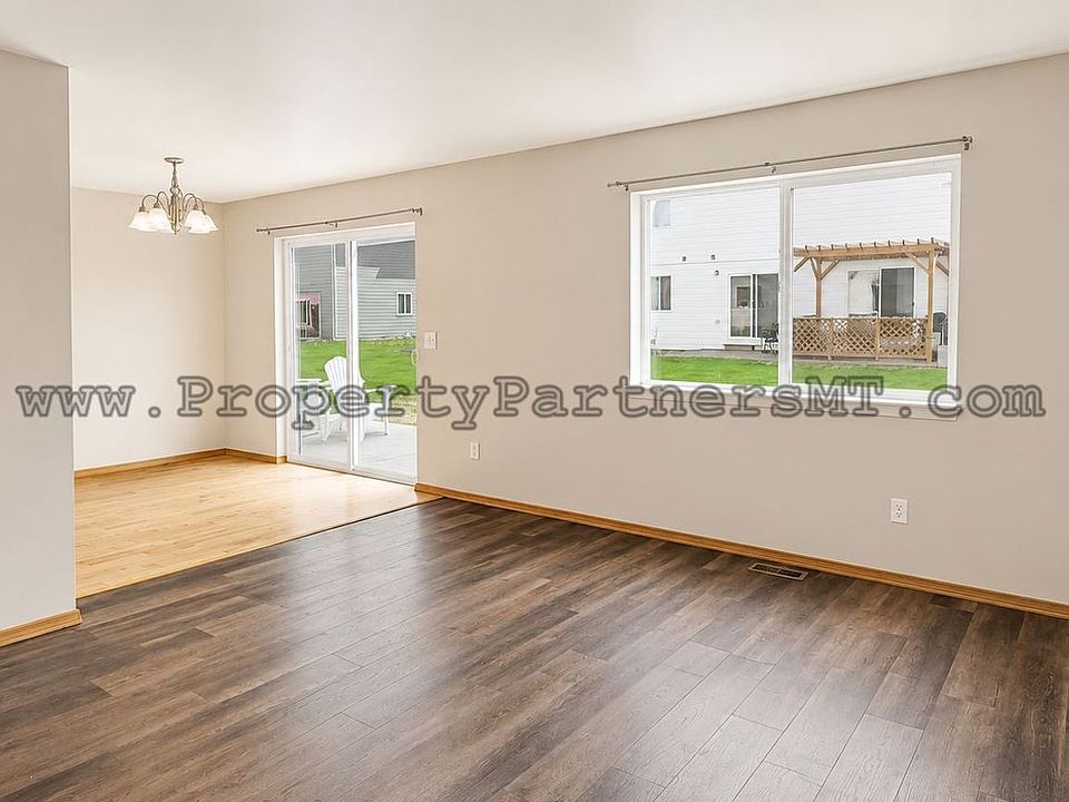 1st image of 892 N River Rock Dr