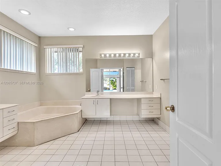 11335 Lake Shore Dr — Photo 9