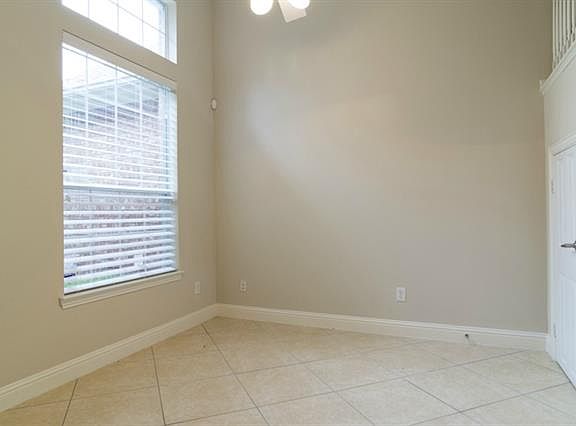 5th image of 3829 Basswood Ln