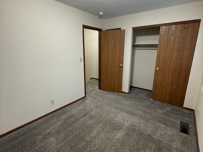 Oglebay Village Apartments — Photo 16