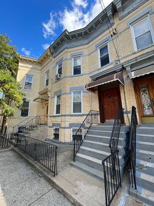 2154 Bleecker St, Flushing, NY, 11385