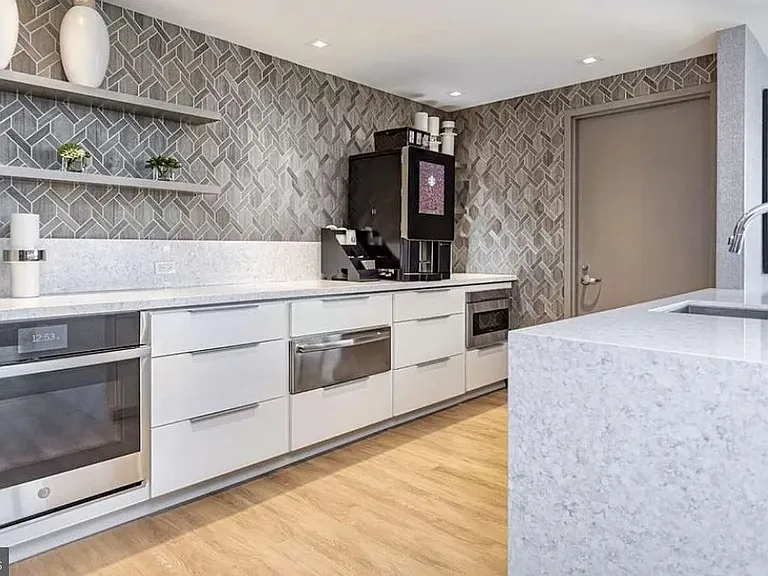 717 S Christopher Columbus Blvd #1612 — Photo 35