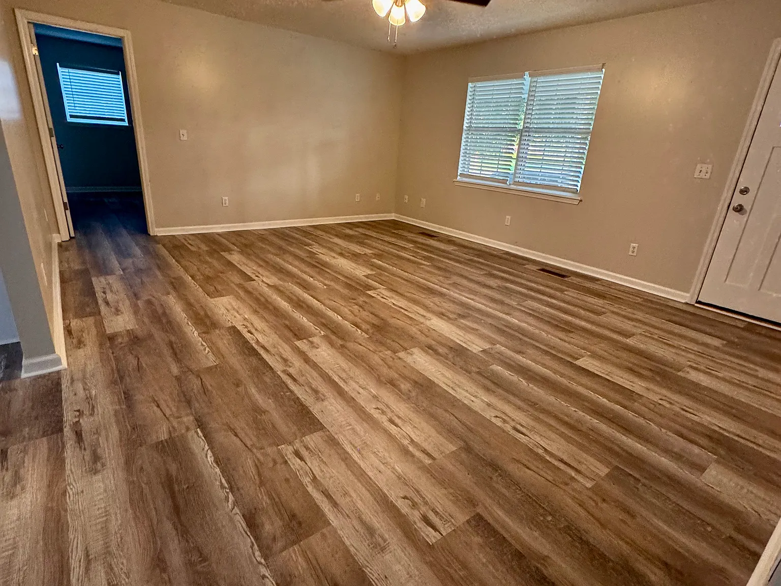 3 bed, 1350 sqft, $1,900 — Photo 2