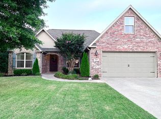 6407 S 37th St, Rogers, AR 72758